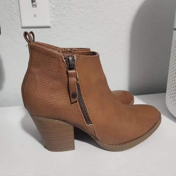 Ankle boots - Picture 1 of 2